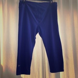 EUC Under Armour Blue Capris Size Large